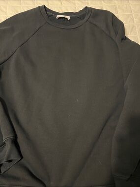 Classic Black Crewneck Sweatshirt — Comfortable Everyday Layer